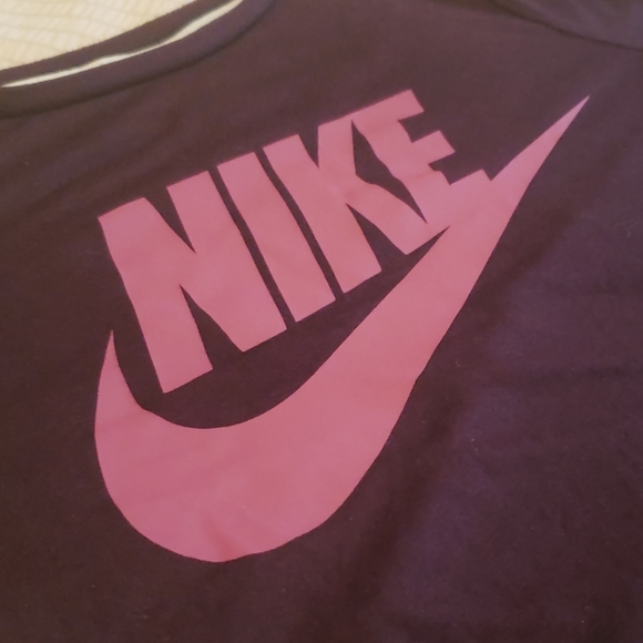 Nike top - Picture 2 of 6